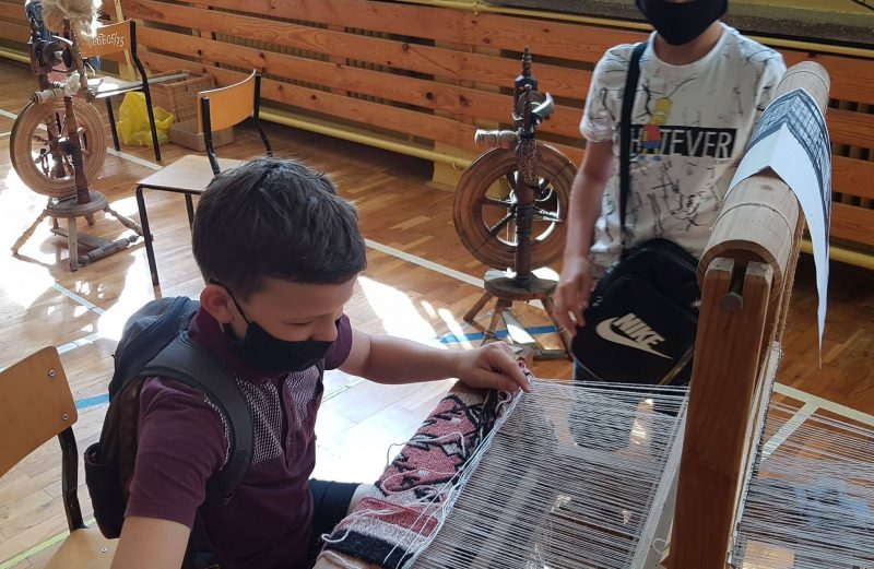 Ocalić od zapomnienia – warsztaty tkania na krosnach