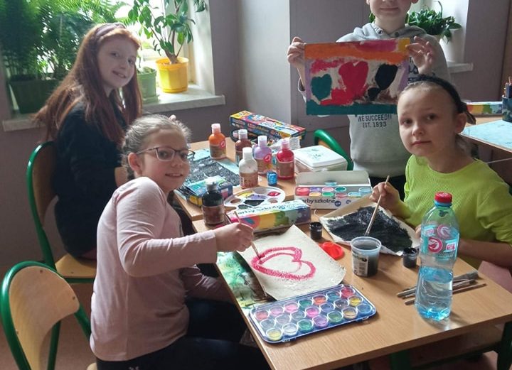 Zajęcia kreatywne w kl. 3 – Poznawanie różnych faktur