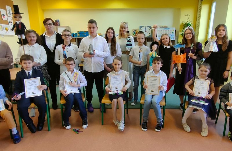 „Witajcie w naszej bajce…”- Pasowanie na Czytelnika uczniów kl.I