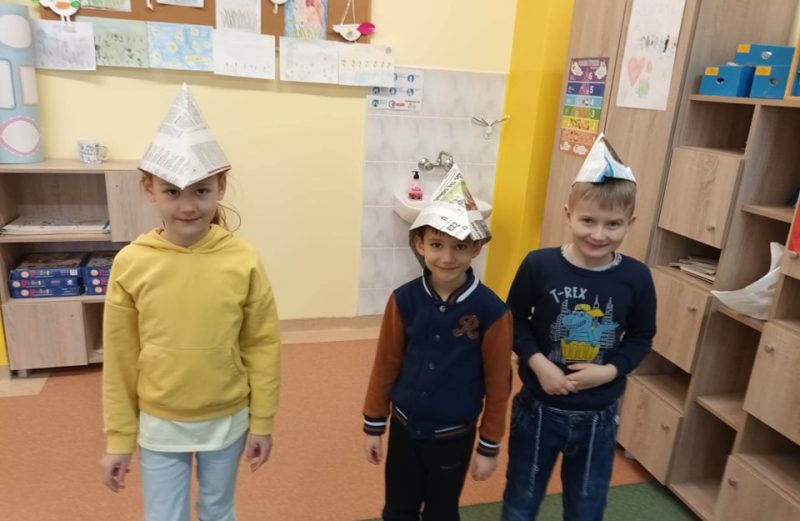 Przygotowania do obchodów  Dnia  Ziemi w kl.1