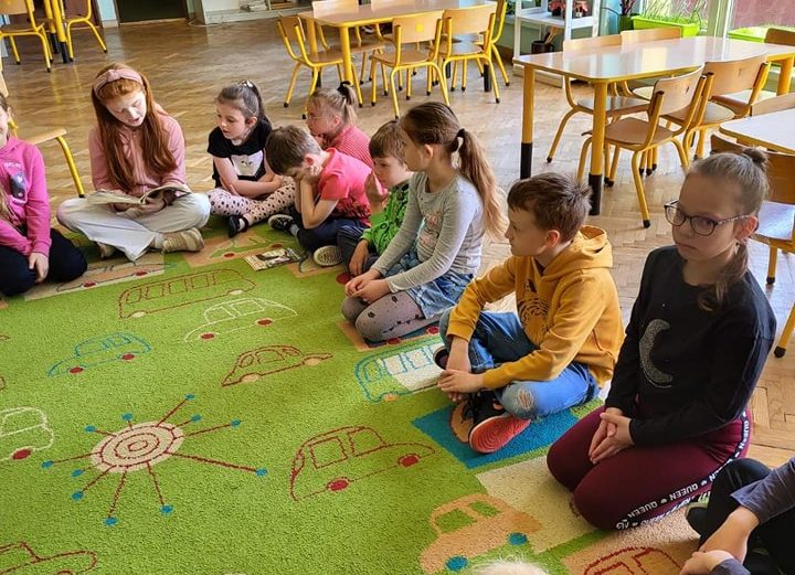 Spotkanie integracyjne uczniów ze szkoły podstawowej z przedszkolakami