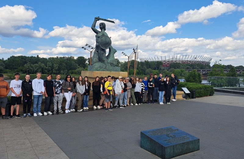 Fotorelacja z wycieczki klas ósmych do Warszawy  „Poznaj Polskę”