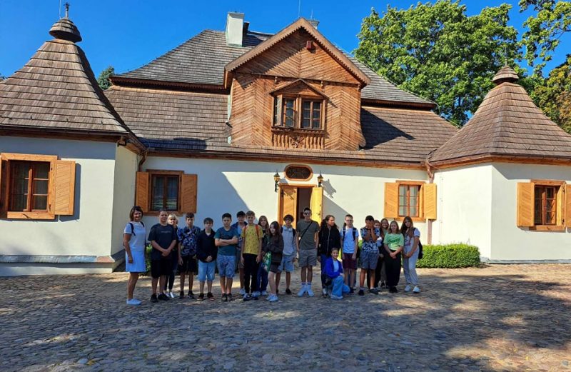 Wycieczka klasy szóstej i klas siódmych do Ożarowa