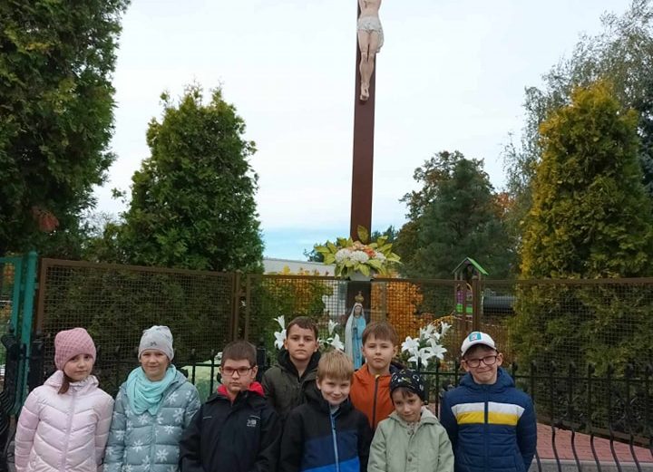 Drugoklasiści pamiętają – miejsce kultu w Naszej Małej Ojczyźnie
